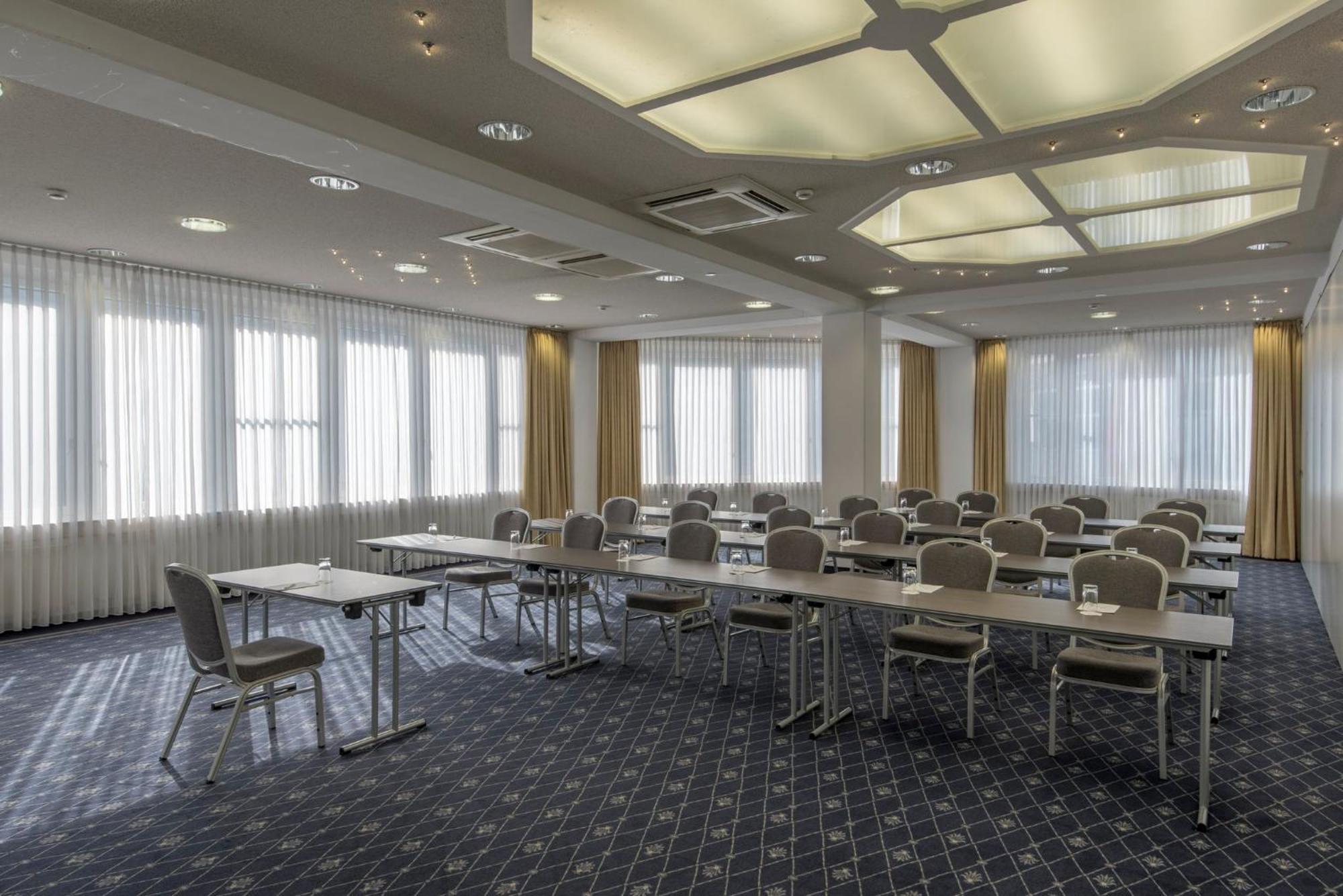 Holiday Inn Munich Unterhaching By Ihg Dış mekan fotoğraf
