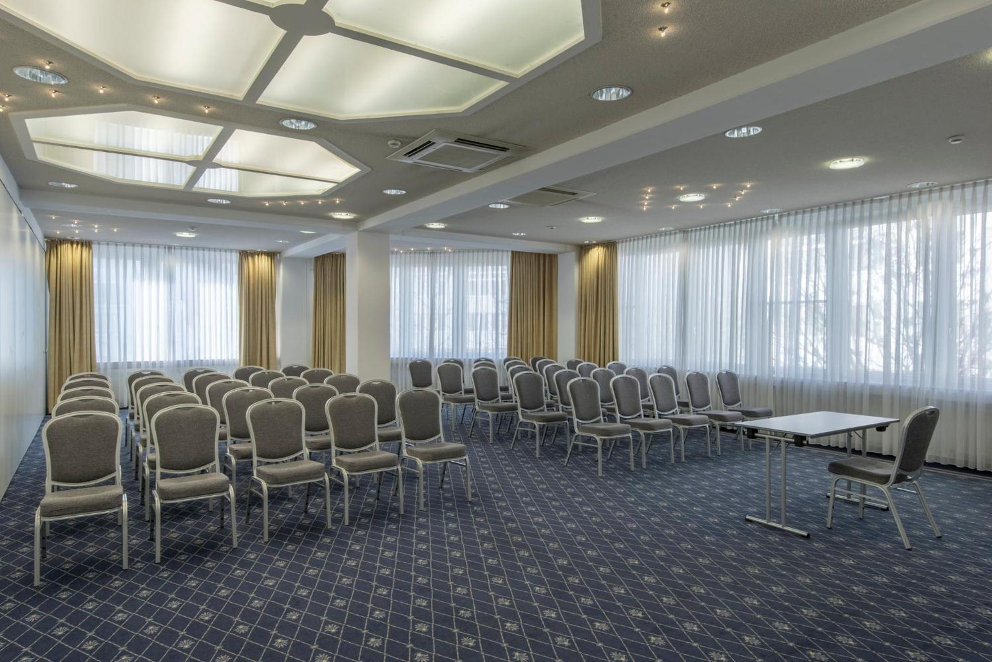 Holiday Inn Munich Unterhaching By Ihg Dış mekan fotoğraf